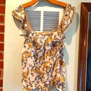 Max Studio Top, Sleeveless top. Floral. Yellow And Cream, Small/Medium